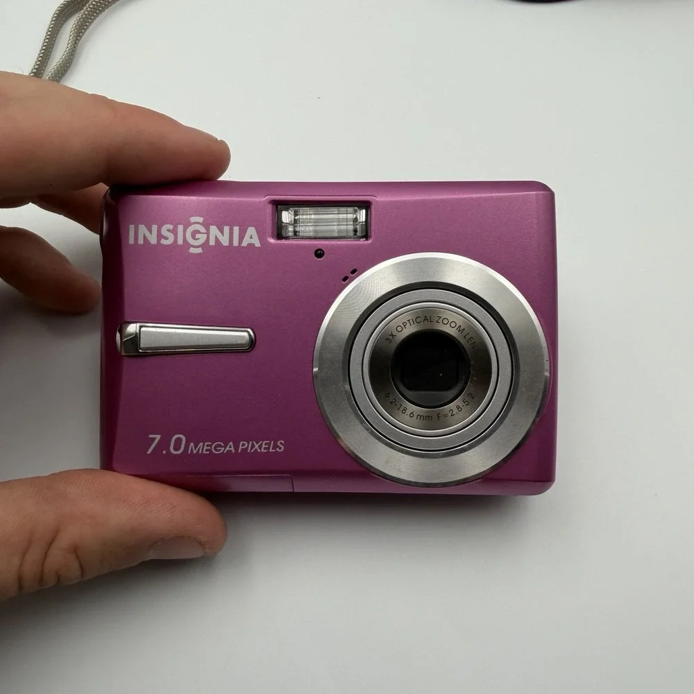 Insignia NS-DSC7P09 7.0MP Digital Camera Pink Complete Box Tested Working